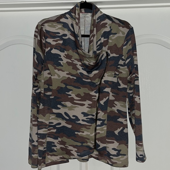 Andree By Unit Lightweight Shacket - Picture 1 of 6